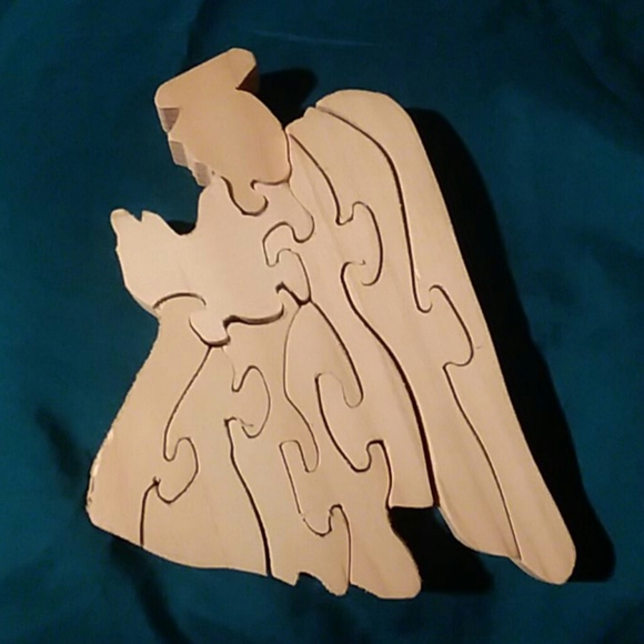 Kneeling Angel Puzzle - Picture 1 of 4